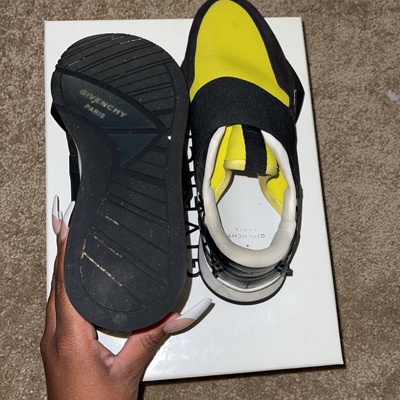 Givenchy - Picture 5 of 5